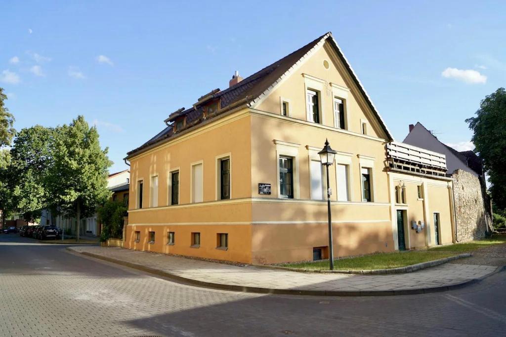 "Ferienwohnung Am Schloss" - Ferienwohnung Mit Blick Auf Das Barbyer Schloss, 5 Gehminuten Bis Zur Elbe Exterior photo