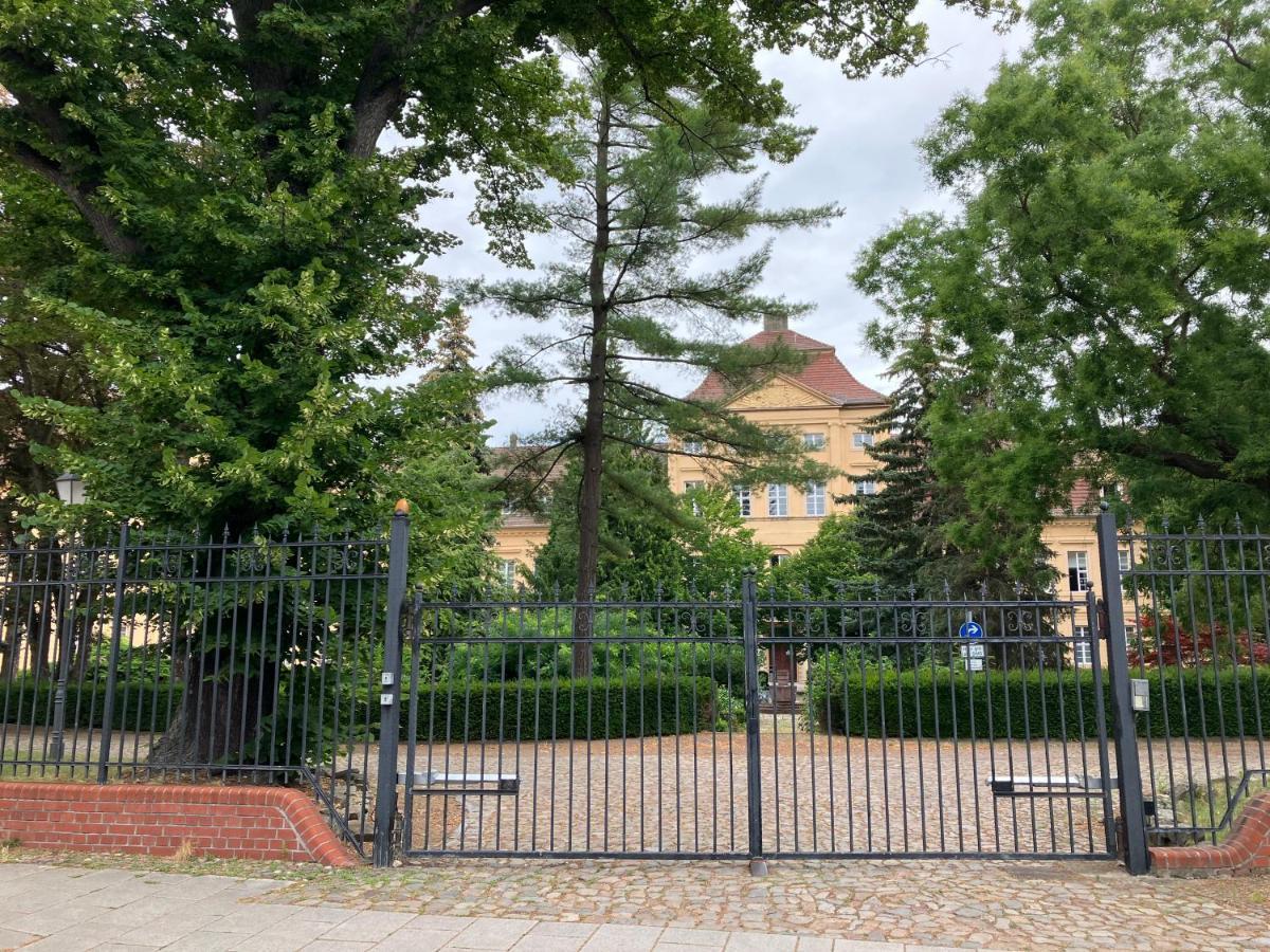 "Ferienwohnung Am Schloss" - Ferienwohnung Mit Blick Auf Das Barbyer Schloss, 5 Gehminuten Bis Zur Elbe Exterior photo